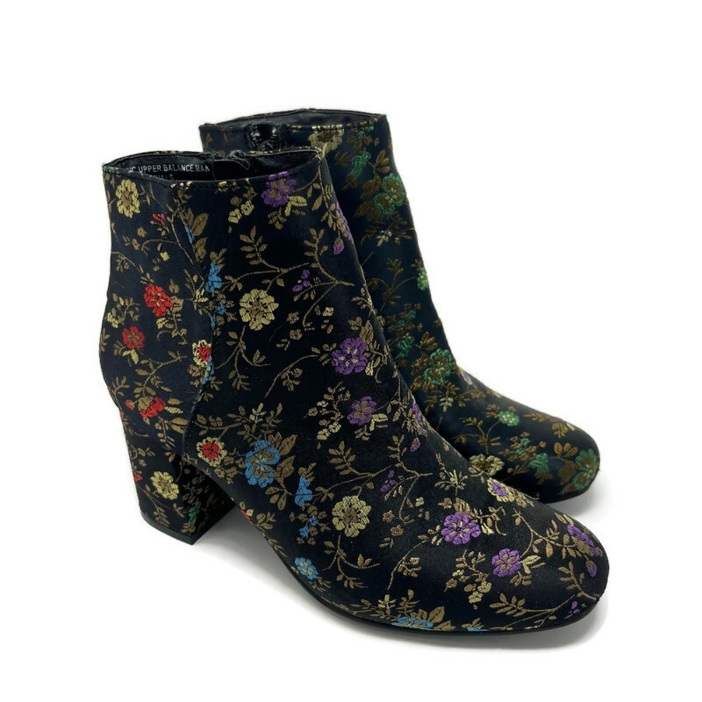 Jacquard Floral Black Heeled Booties Size 6 NWT
